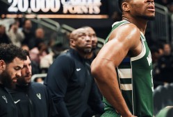 爱游戏官网-詹姆斯焦点对战，字母哥与80激战塞尔维亚队分钟，刷新纪录胜负难料！